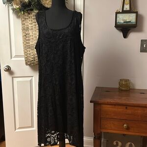 2X lace short sleeved dress lined. Signature by Robbie Bee